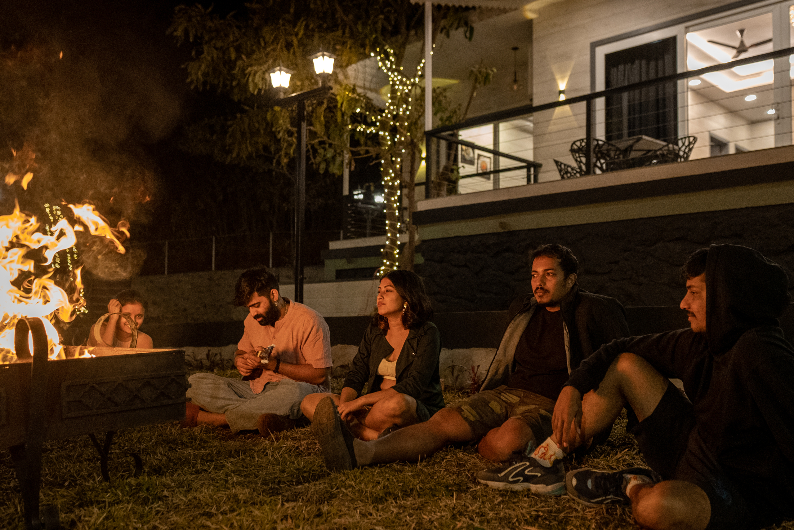 people_sitting_in_front_of_bon_fire