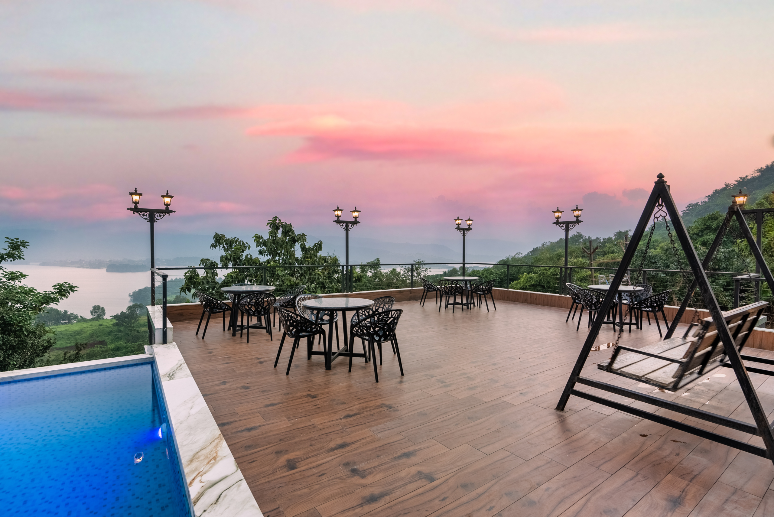 villa_in_lonavala_with_pool_for_20_persons